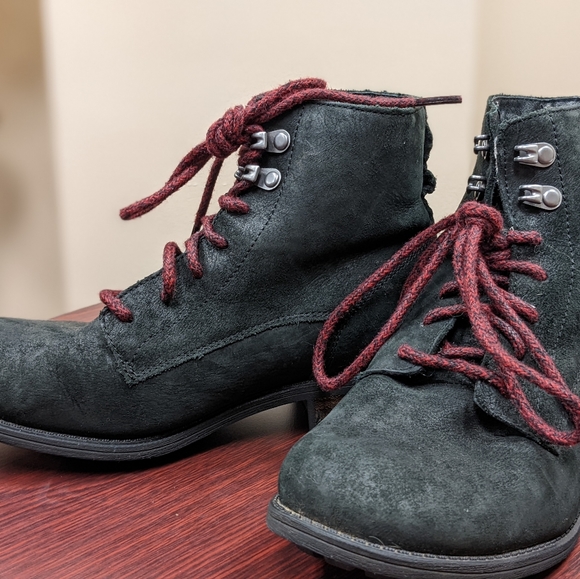 UGGs - Picture 2 of 3